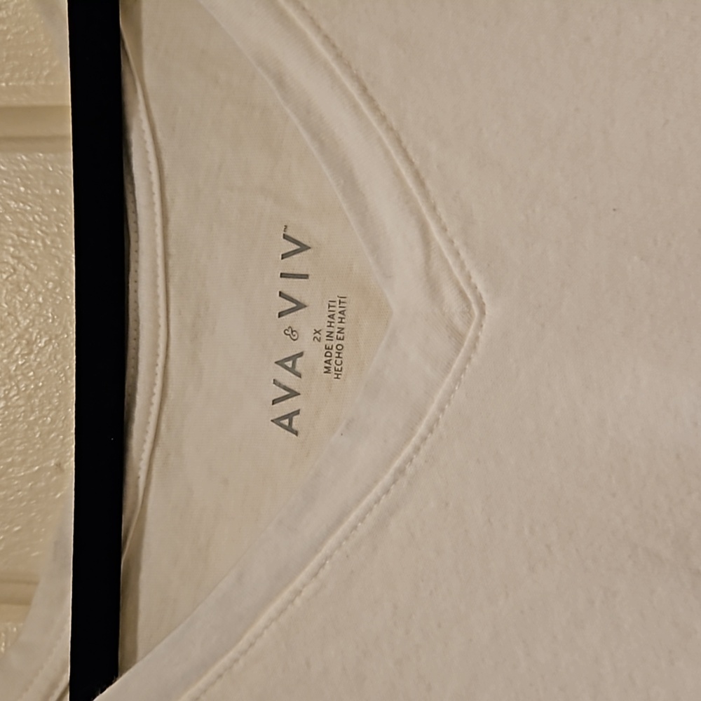 Ava and Viv V-neck White Tee Size 2x - Picture 4 of 5